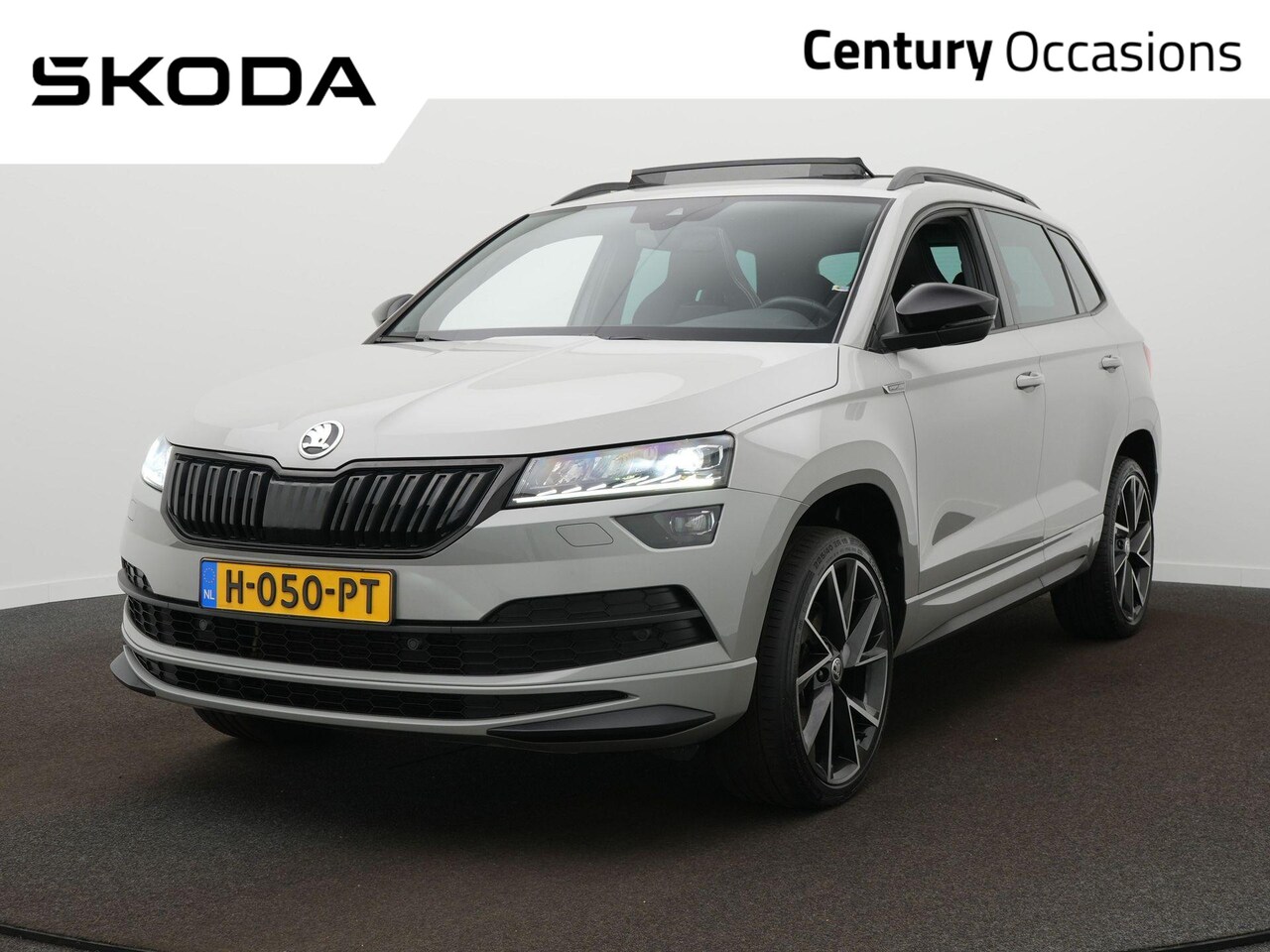 Skoda Karoq - 1.5 TSI ACT Sportline Business DSG / Elek. Trekhaak / Panodak / Camera - AutoWereld.nl