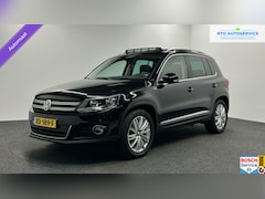 Volkswagen Tiguan - 1.4 TSI R-Line Edition PANO NAVI TREKHAAK
