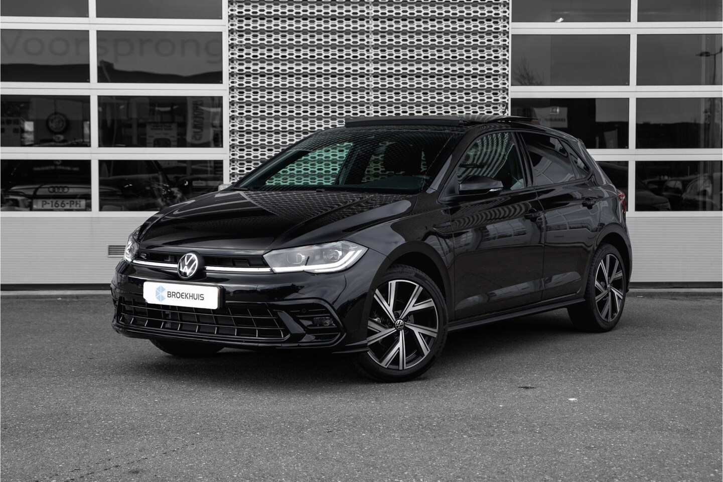 Volkswagen Polo - 1.0 TSI R-Line Edition | Panoramadak | 17 inch LMV | Camera | Navi | Adapt. Cruise | - AutoWereld.nl
