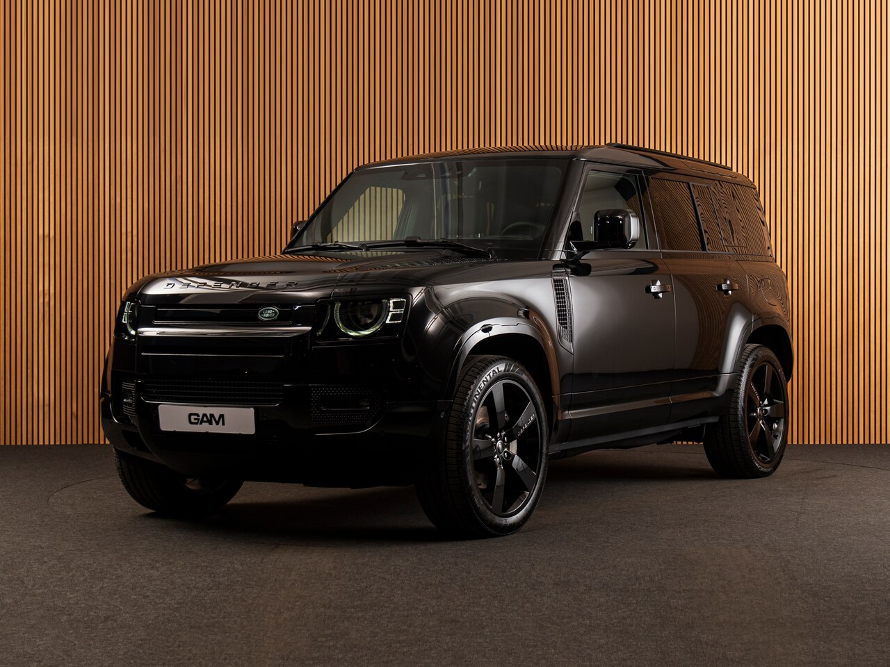 Land Rover Defender 110 - 2.0 P300e 110 X-Dynamic HSE HUD-PANO-MERIDIAN - AutoWereld.nl