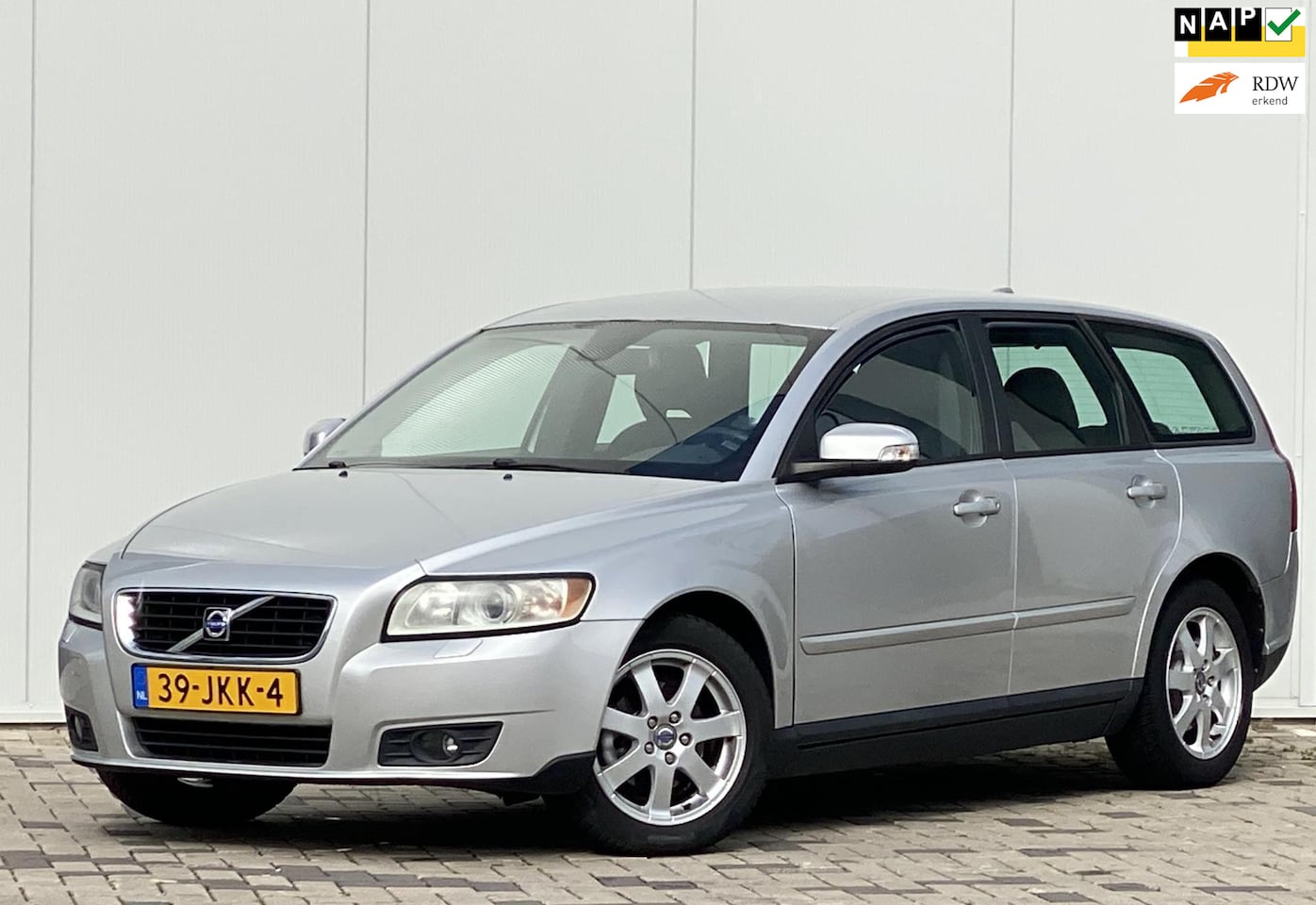 Volvo V50 - 1.8 Kinetic NAVI CLIMA IN BIJNA NIEUW STAAT 1STE EIGENAAR - AutoWereld.nl