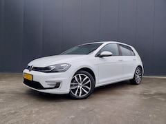 Volkswagen e-Golf - 100 KW 1e EIGENAAR WARMTEPOMP ADAPT CRUISE LED NAVI ECC 17 INCH