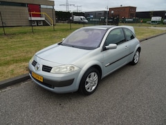 Renault Mégane - 1.6-16V Privilège Luxe