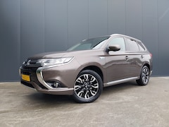 Mitsubishi Outlander - 2.0 PHEV Executive Edition CAMERA XENON ALCANTARA LED NAVI CRUISE ECC TREKHAAK