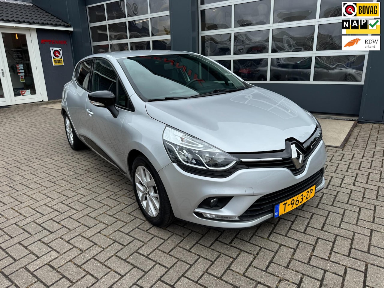 Renault Clio - 0.9 TCe Limited / Cruise / Navi / 80.000 km ! / Sound pakket . - AutoWereld.nl