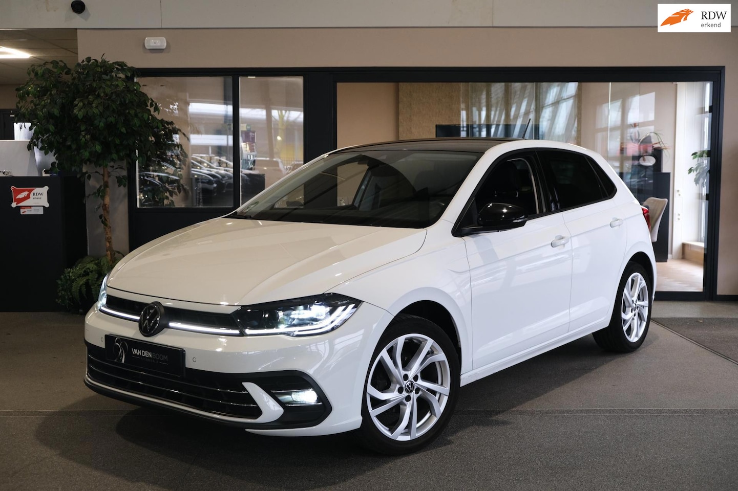 Volkswagen Polo - 1.0 TSI Style DSG Navi Acc Cam Keyless Alcantara Led - AutoWereld.nl
