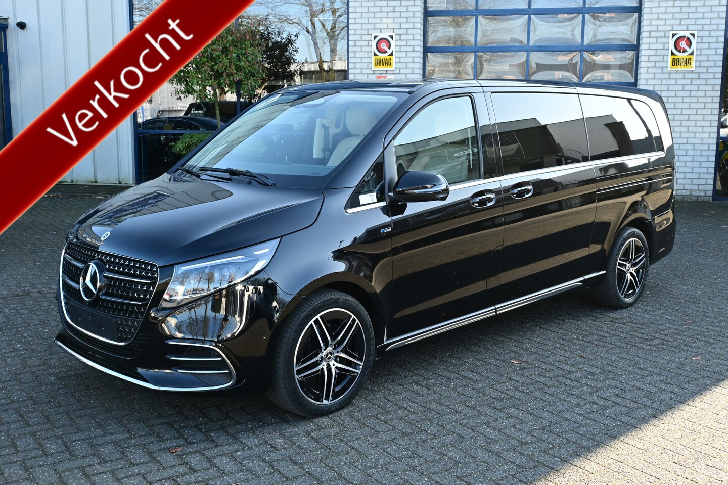 Mercedes-Benz V-klasse - 300d AMG 4-Matic L3 AMG uitvoering, Elektrische portieren, Distronic - AutoWereld.nl