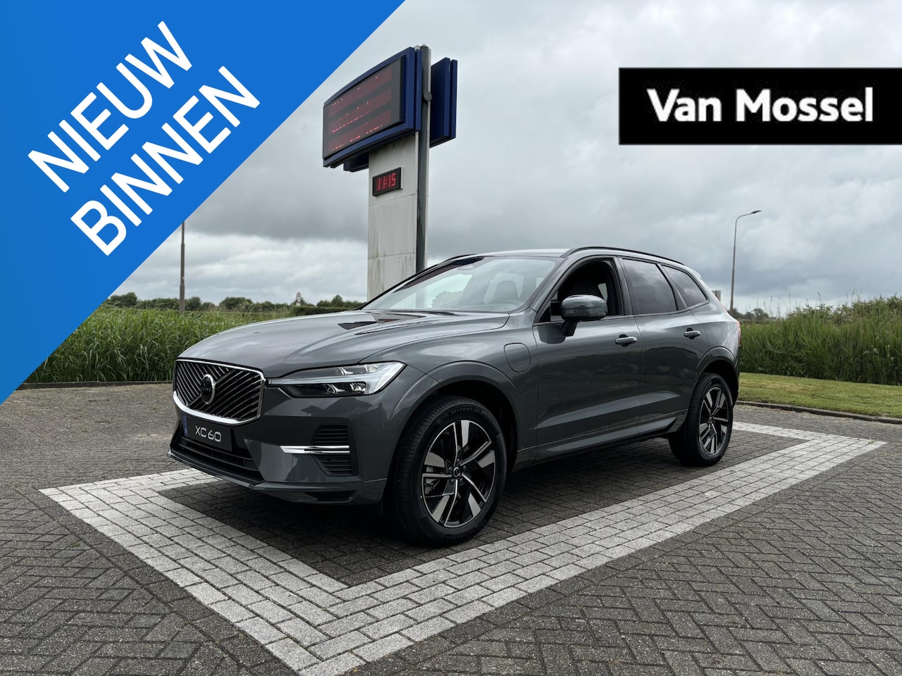 Volvo XC60 - 2.0 T6 Plug-in hybrid AWD Essential | Modeljaar 2026 | Forest Lake | Driver Assist | Clima - AutoWereld.nl