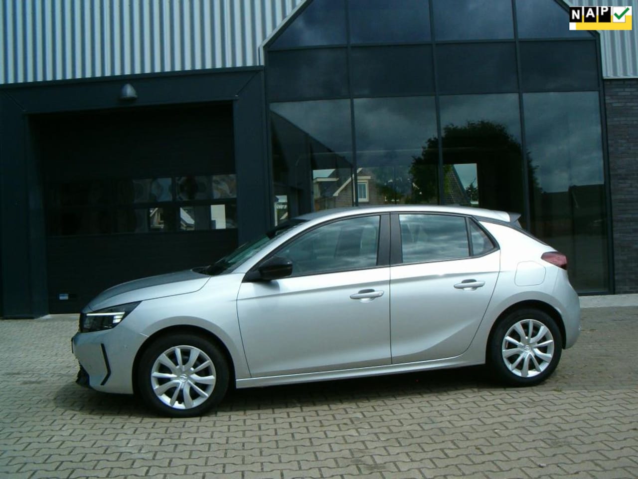 Opel Corsa - 1.2 Edition + winterpakket - AutoWereld.nl