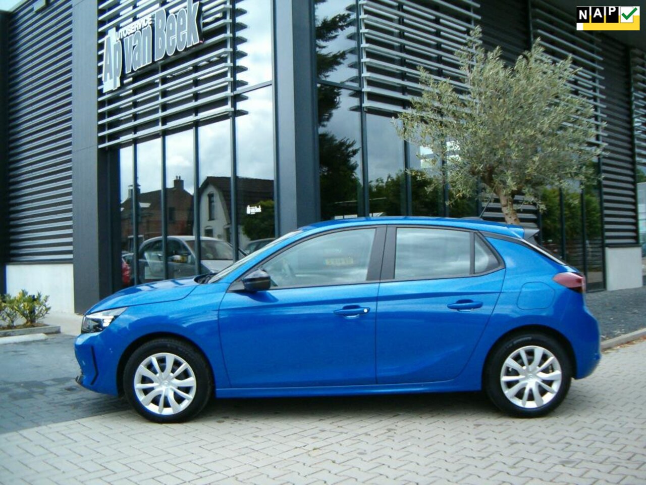 Opel Corsa - 1.2 Edition + winterpakket - AutoWereld.nl