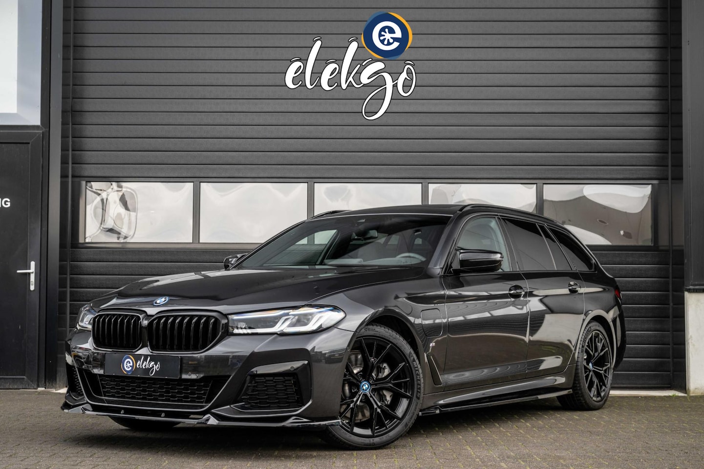 BMW 5-serie Touring - 530e 293PK High Executive M-Sport|PANO|LASER|SOPHISTOGRAU BRILLANTEFFEKT - AutoWereld.nl