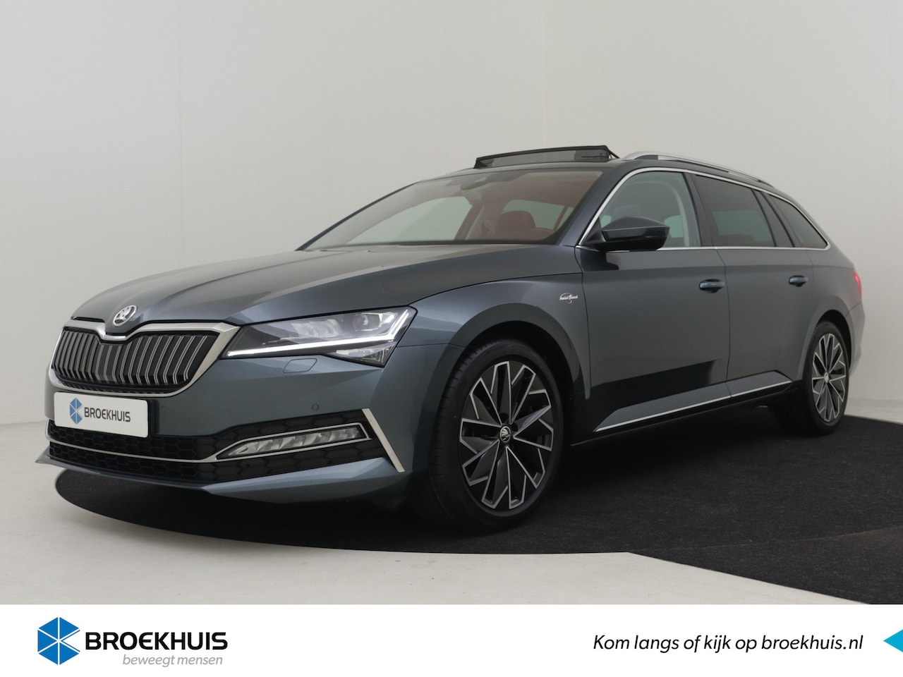 Skoda Superb Combi - 1.4 TSI iV L&K Executive 218pk | Leder bekleding | Trekhaak | Canton audio | Panorama dak - AutoWereld.nl