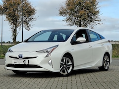 Toyota Prius - 1.8 Hybrid Dynamic | HUD | Trekhaak | Camera | Lane assist