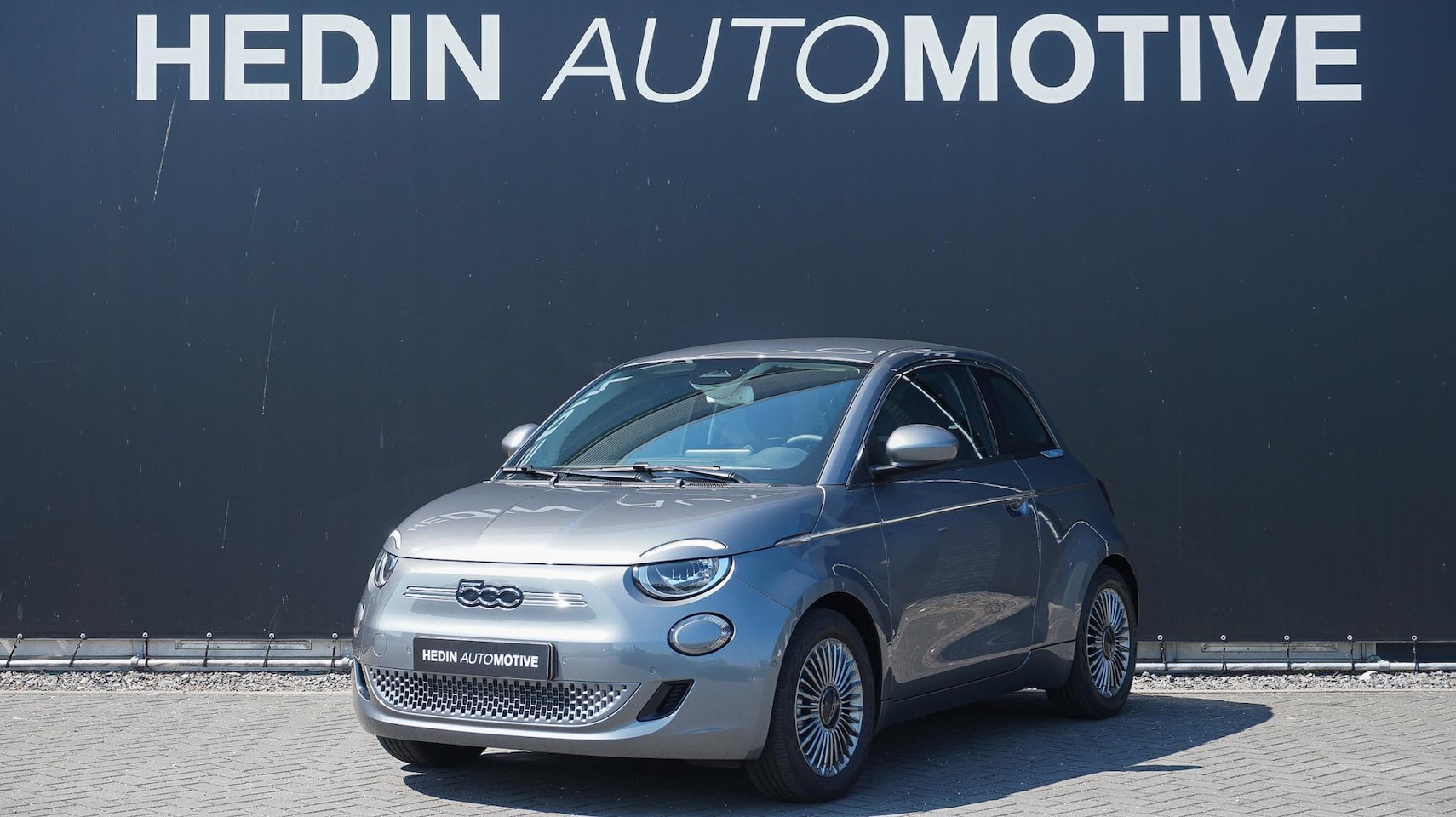 Fiat 500e - 42 kWh | Navigatie via App | Stoelverw. | Camera | Keyless | Carplay | Cruise Control | PD - AutoWereld.nl