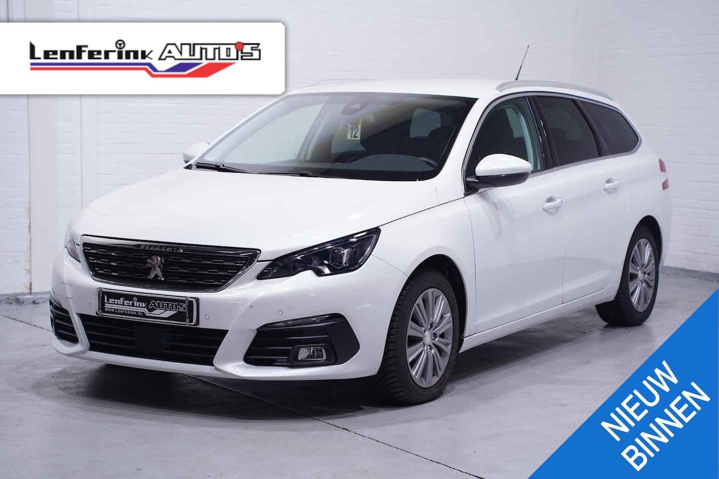 Peugeot 308 SW - 1.2 PureTech Allure Pack Navi Camera PDC v+a Leder/stof Stoelverwarming - AutoWereld.nl