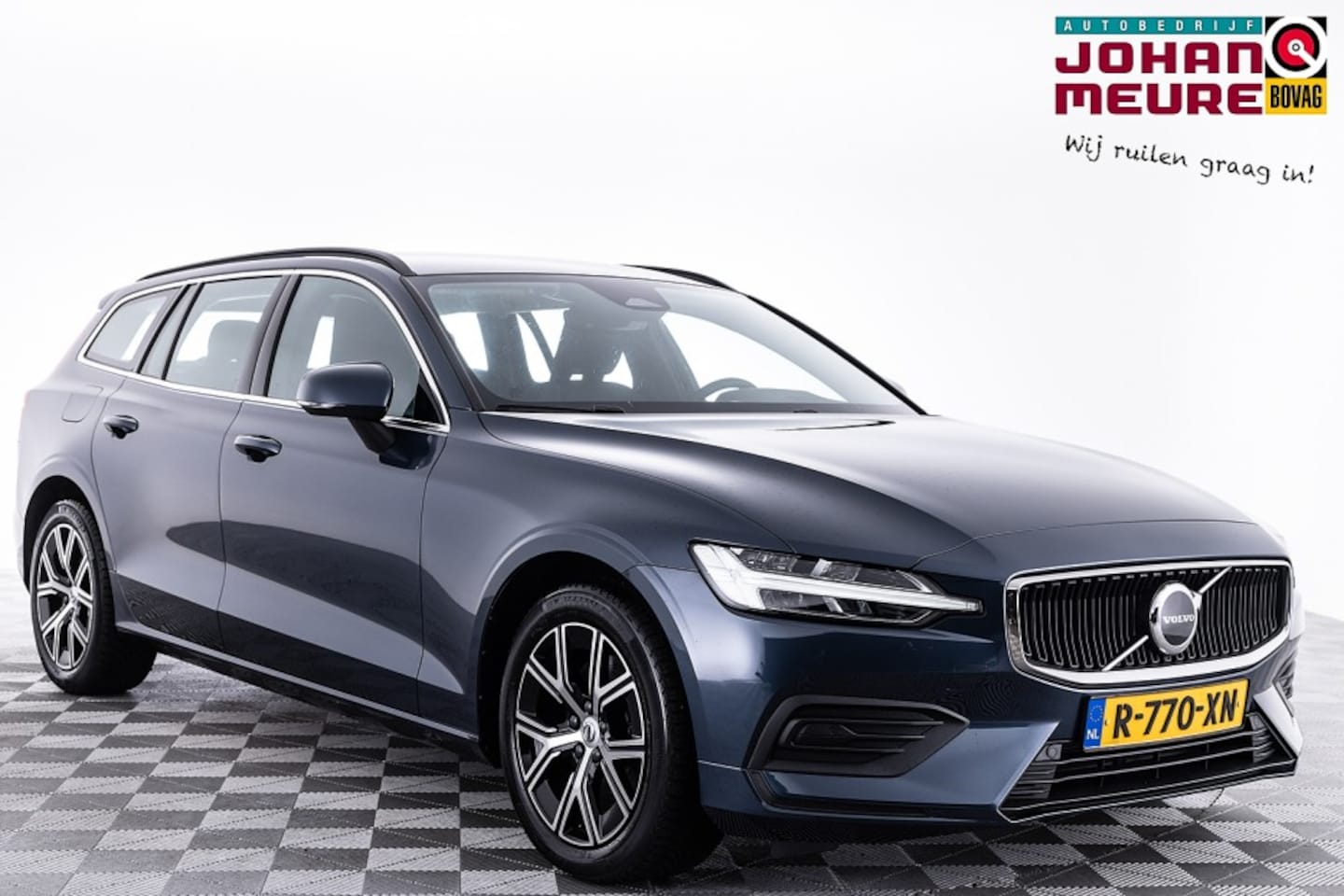 Volvo V60 - 2.0 B4 Core | Trekhaak | NAVI | Automaat *HEMELVAART OPEN v.a 11u tot 17u* - AutoWereld.nl