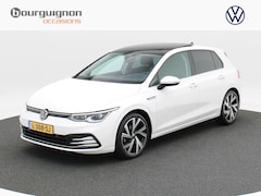 Volkswagen Golf - 1.5 eTSi 150 Pk Automaat Style | Full LED | Panoramadak | Trekhaak | 18 Inch | Navigatie |