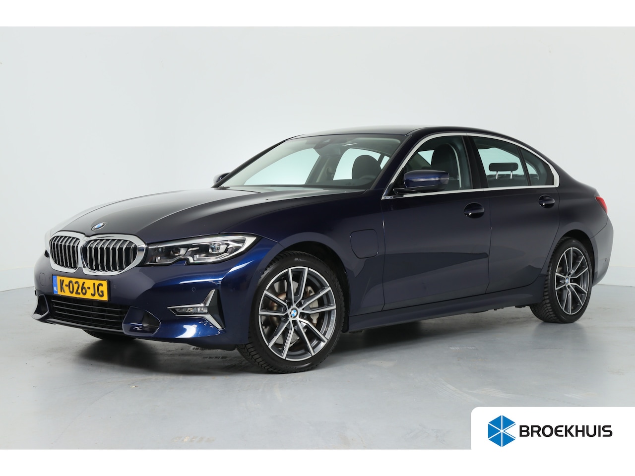 BMW 3-serie - 330e eDrive Edition | Leder | Led | Stoelverwarming | 18 inch | Camera | Dodehoek Detector - AutoWereld.nl
