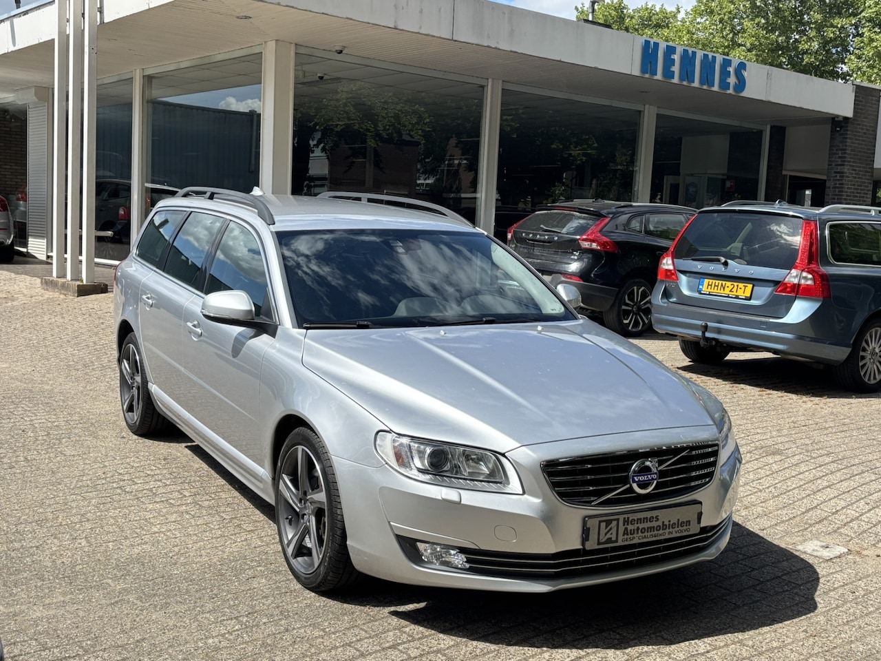 Volvo V70 - 2.0 T5 213pk 5 Cilinder Standkachel On call - AutoWereld.nl