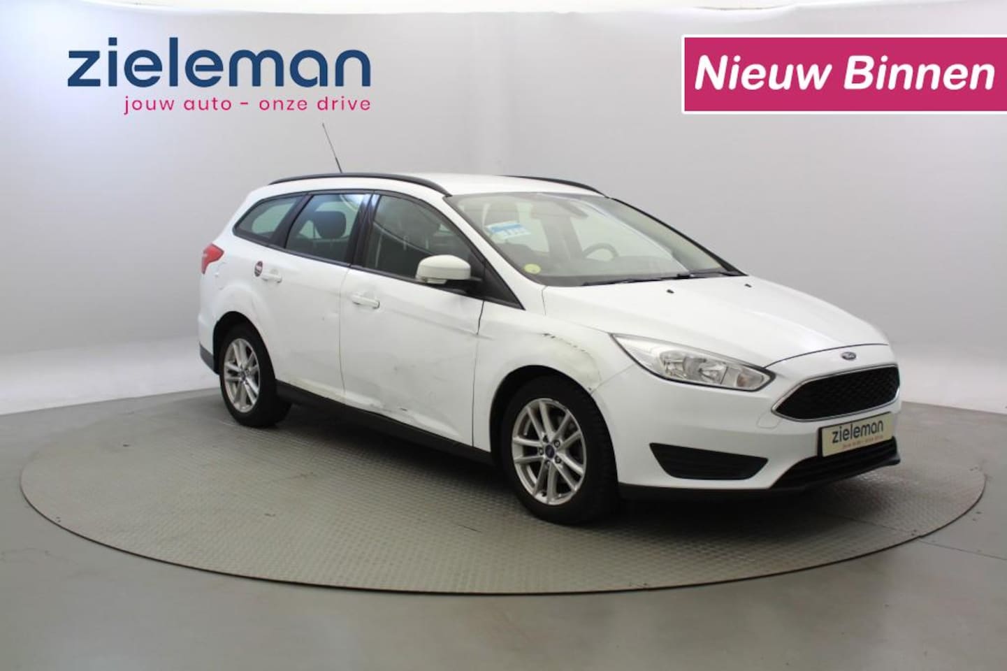 Ford Focus Wagon - 1.5 TDCI wagon - Navi, Cruise, Trekhaak - AutoWereld.nl