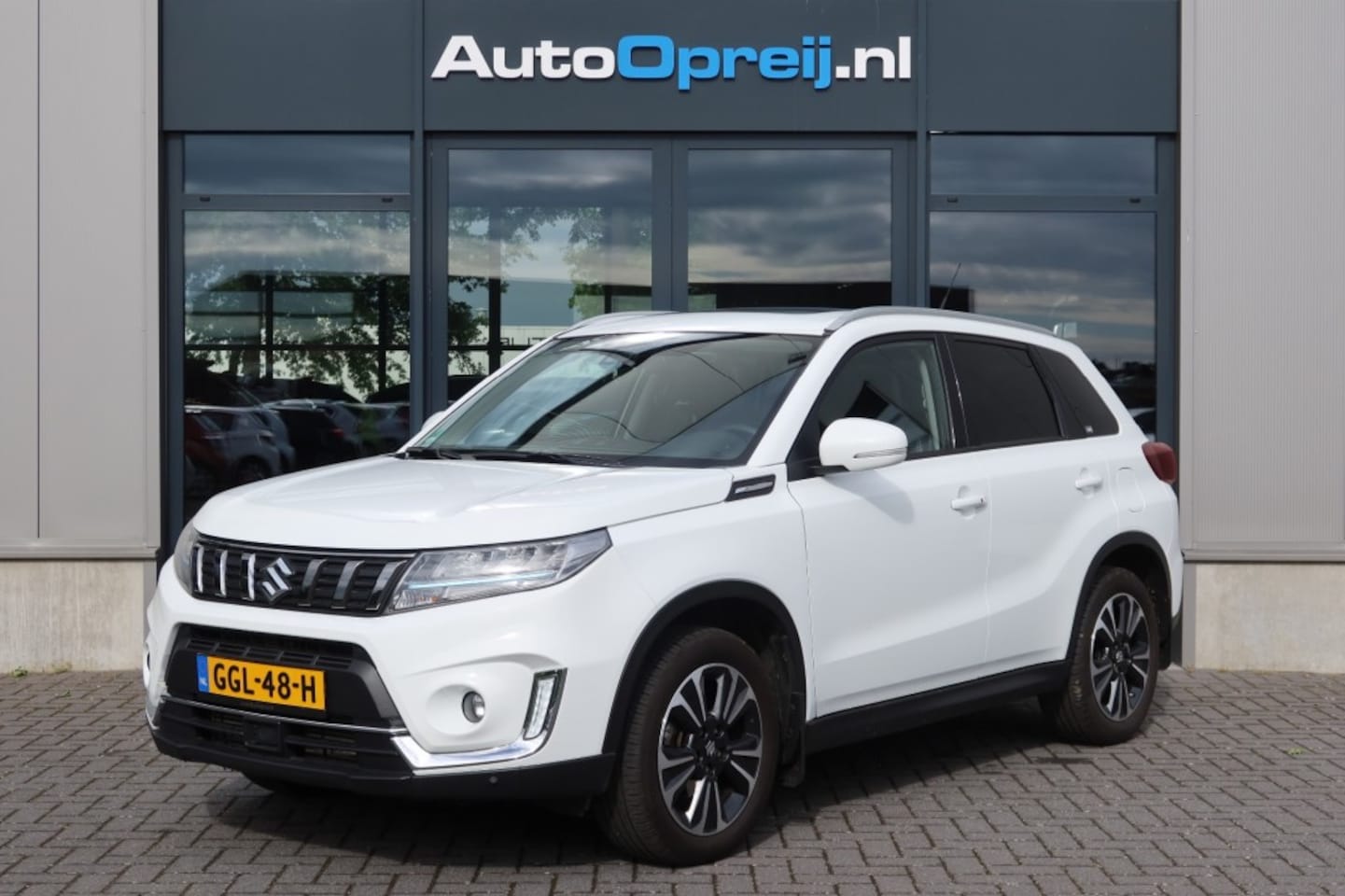 Suzuki Vitara - 1.4 Boosterjet Style Smart Hybrid 139pk NAVI, Camera, Schuif/kantel dak, Trekhaak - AutoWereld.nl