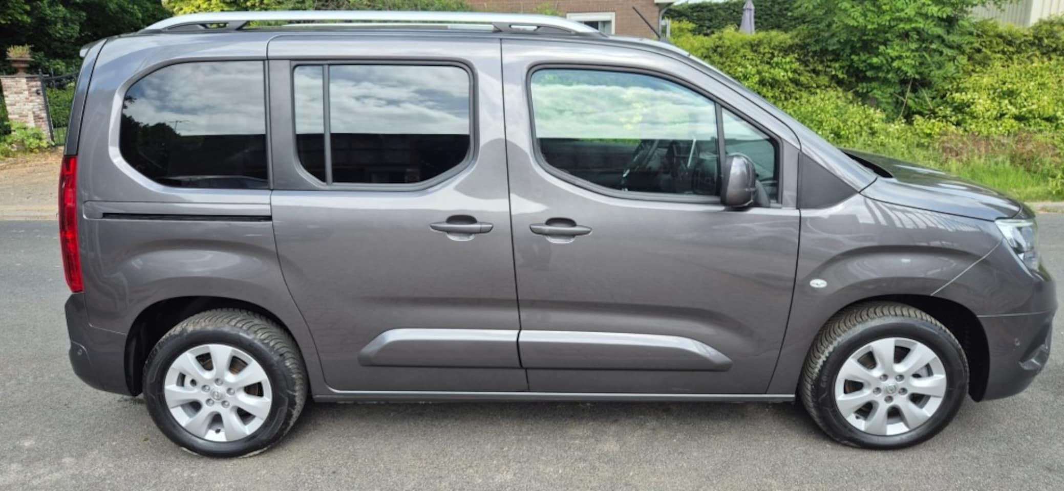 Opel Combo Life - Tour 1.2 Turbo L1H1 Edition Automaat*standkachel*panorama* - AutoWereld.nl