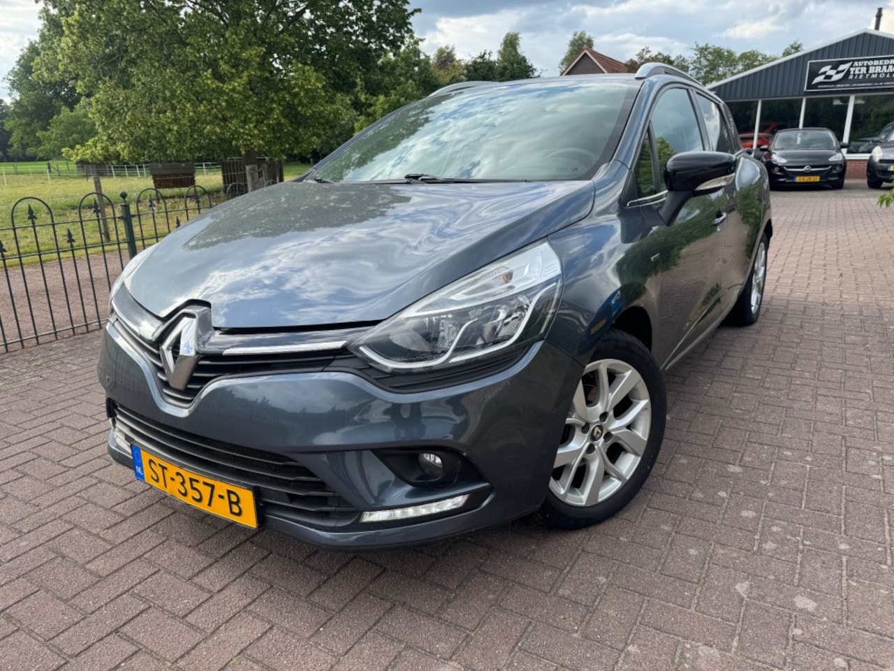 Renault Clio - LIMITED *1ste Eigenaar - AutoWereld.nl