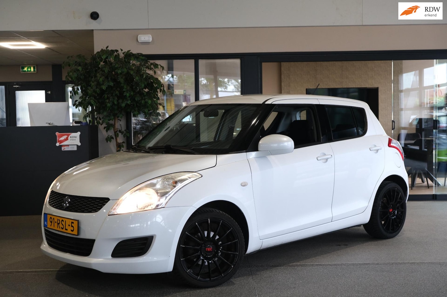 Suzuki Swift - 1.2 Comfort EASSS Airco Lm velgen Stoelverwarming MF-stuur - AutoWereld.nl