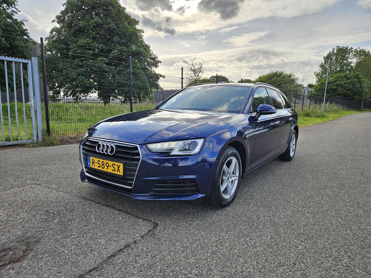 Audi A4 Avant - 35 TFSI Design Pro Line Plus Navi/Aut/Trekhaak - AutoWereld.nl