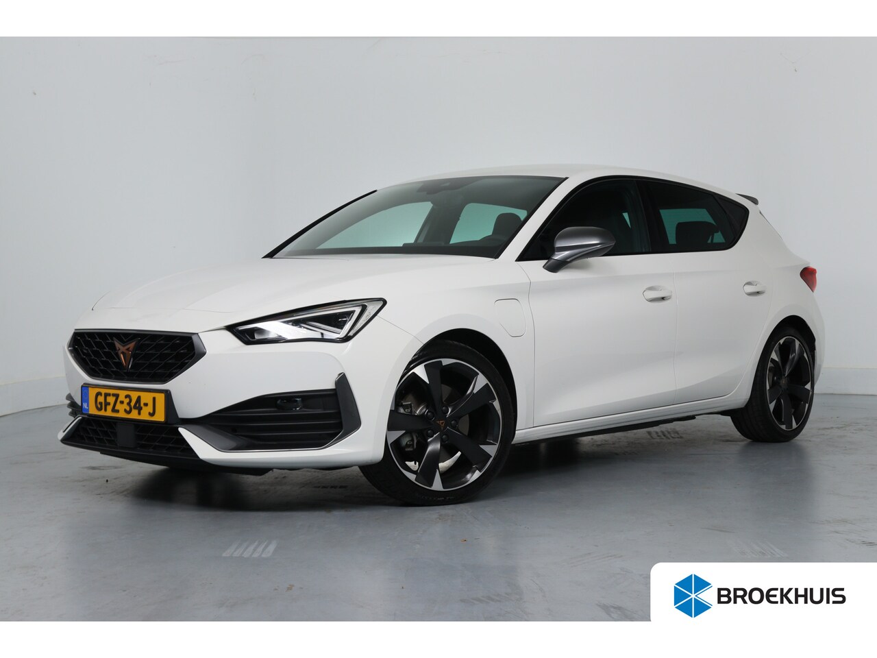 CUPRA Leon Sportstourer - 1.4 e-Hybrid Essential | Vitrual | LED | Stuurverwarming | Navi | Clima | DAB | Half Leder - AutoWereld.nl