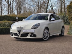 Alfa Romeo Giulietta - 1.4T 170pk Automaat Sportpack 18"/Xenon/Pdc/Bluetooth