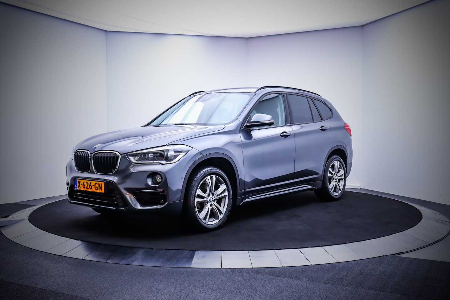 BMW X1 - 20iA FULL LED | NAVI | CLIMA | CRUISE | STOELVERW. | DAB | PDC V+A | AFN TREKHAAK | LMV 18 - AutoWereld.nl