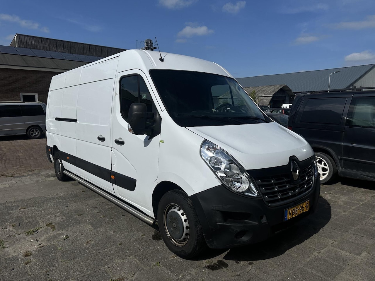 Renault Master - T35 2.3 dCi L3H2 Airco - Cruise - Navigatie - Trekhaak - PDC - NAP! - AutoWereld.nl
