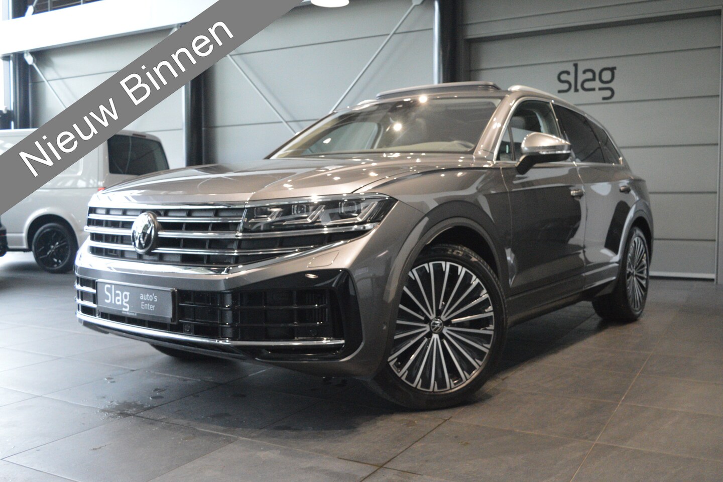 Volkswagen Touareg - 3.0 TSi eHybrid 4MOTION keyless camera pano leer 21 inch !! - AutoWereld.nl