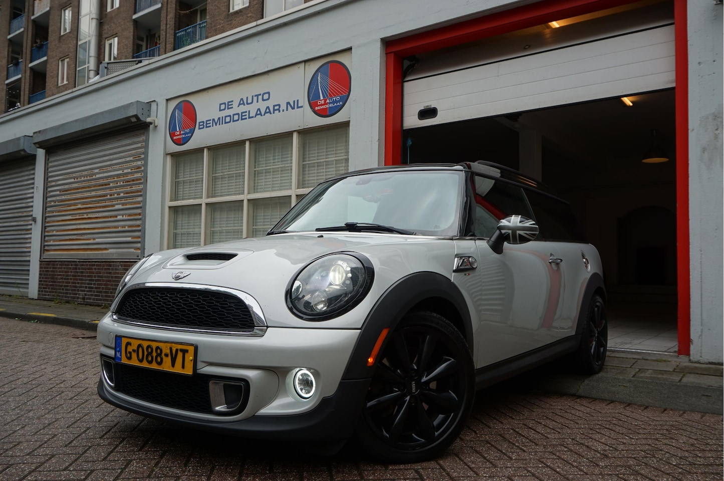 MINI Clubman - Mini 1.6 Cooper S Chili | MANIAKAAL ONDERHOUDEN | BOMVOL | Panoramadak | Bi-XENON | SFEERV - AutoWereld.nl