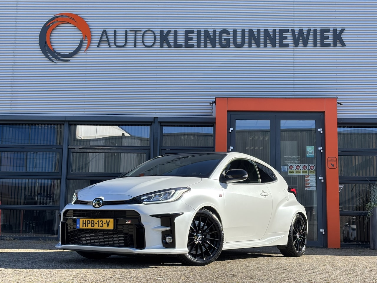 Toyota Yaris - 1.6 GR SPORT Premium / WRC / Extra Set Wielen / Allseason Banden / Apple Carplay & Android - AutoWereld.nl