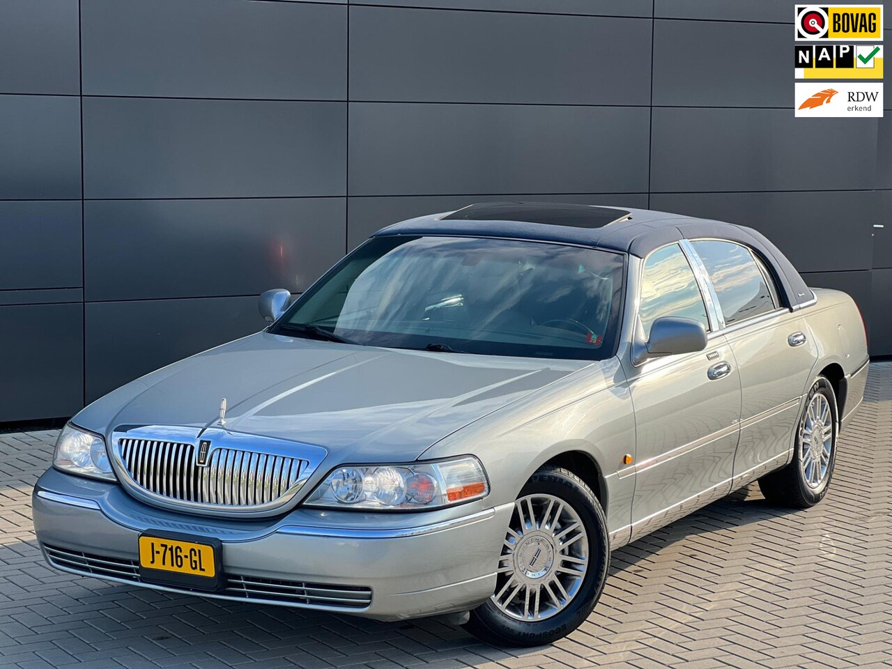 Lincoln Town Car - AutoWereld.nl
