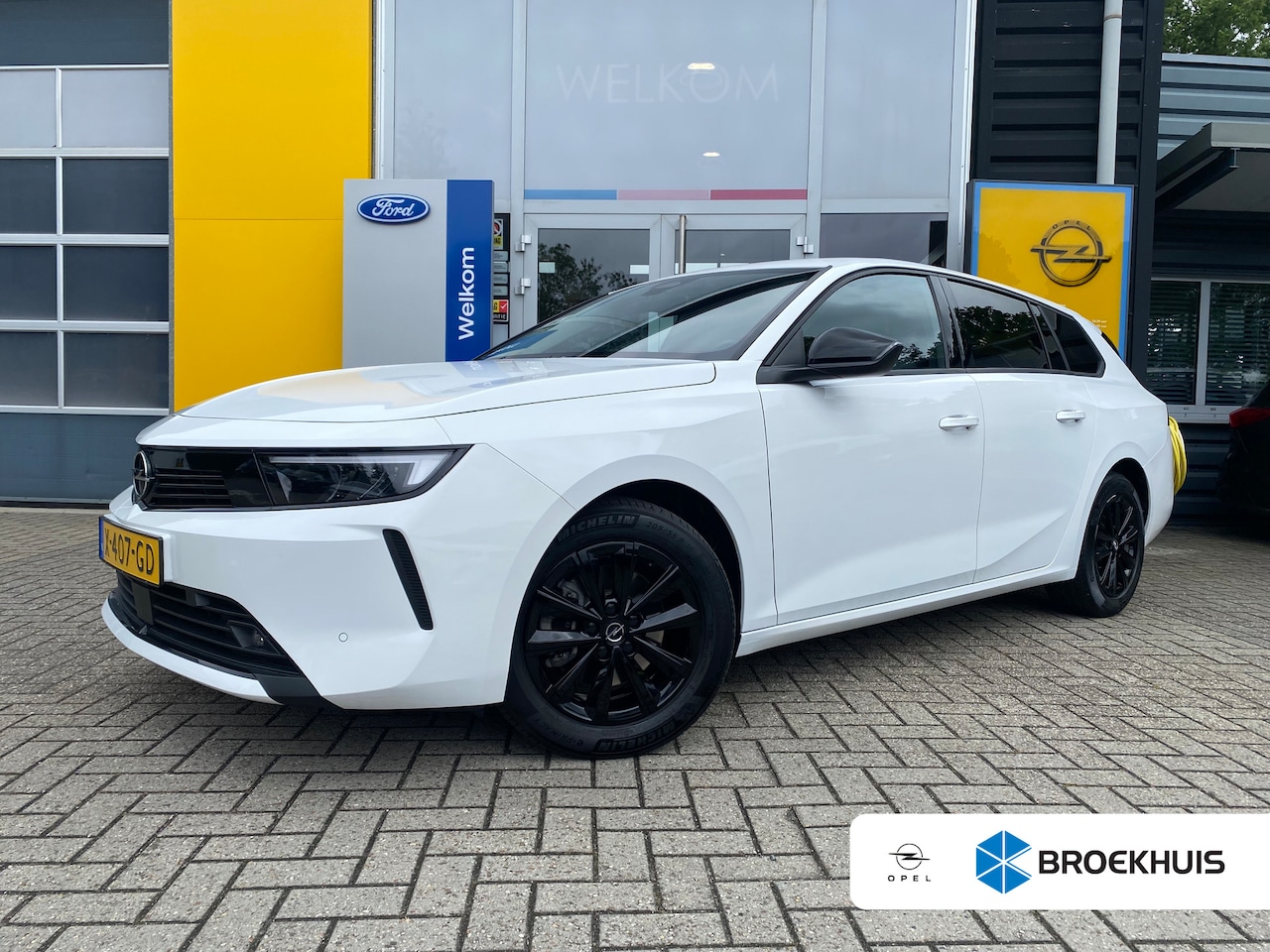 Opel Astra Sports Tourer - 1.2 130PK BLACK EDITION | LED KOPLAMPEN| NAVIGATIE| DRAADLOOS APPLE CARPLAY/ANDOID AUTO| P - AutoWereld.nl