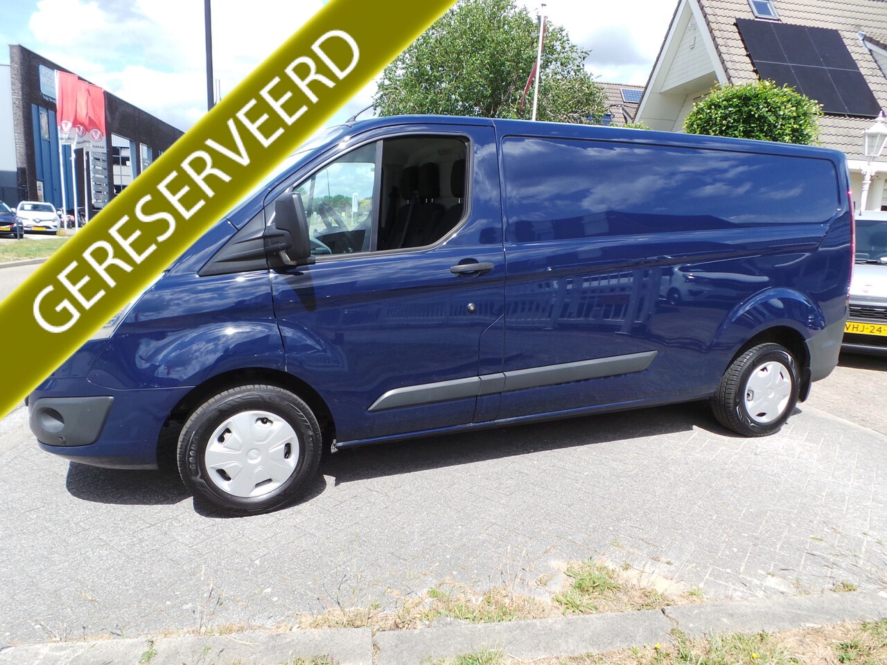 Ford Transit Custom - 290 2.0 TDCI 105pk L2H1 Airco,NaviPdc,Trekhaak 3 persoons - AutoWereld.nl