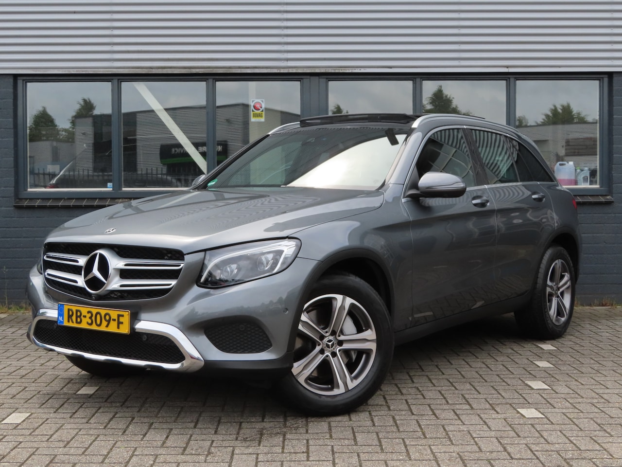 Mercedes-Benz GLC-klasse - 250 4MATIC Premium Plus | Panoramaschuifdak | stoelen elektrisch verstelbaar + geheugen | - AutoWereld.nl