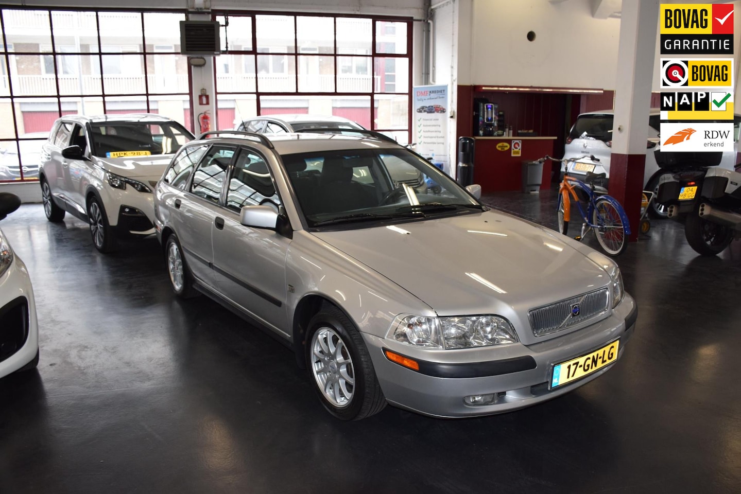 Volvo V40 - 1.8 Automaat, Airco, Electr. ramen en spiegels, trekhaak, Radio-Cd wisselaar, Cruise contr - AutoWereld.nl