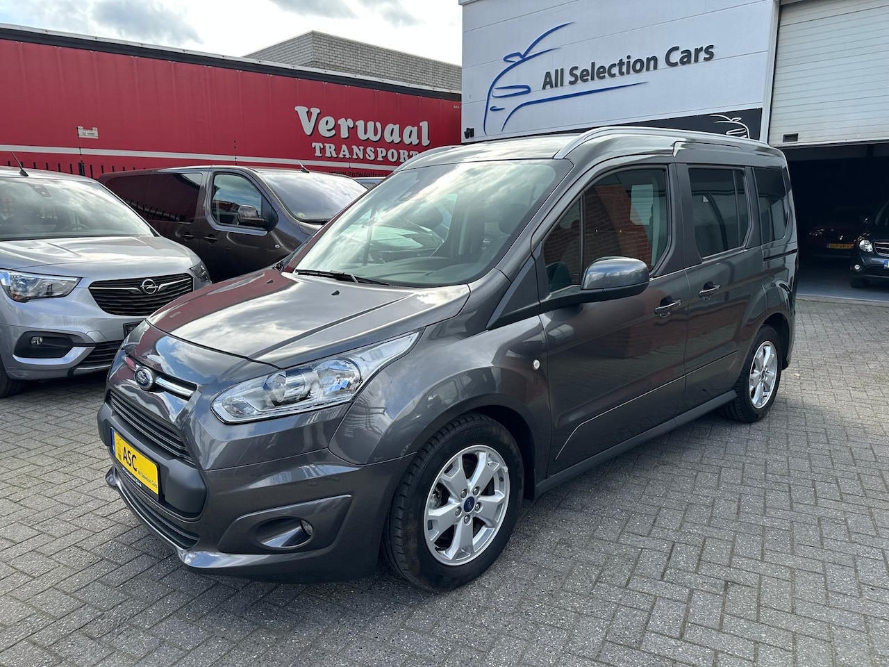 Ford Tourneo Connect Compact - Titanium - Rolstoelauto - Rolstoelvervoer - Full Option - Slechts 25.000 km !! - 1e Eigena - AutoWereld.nl