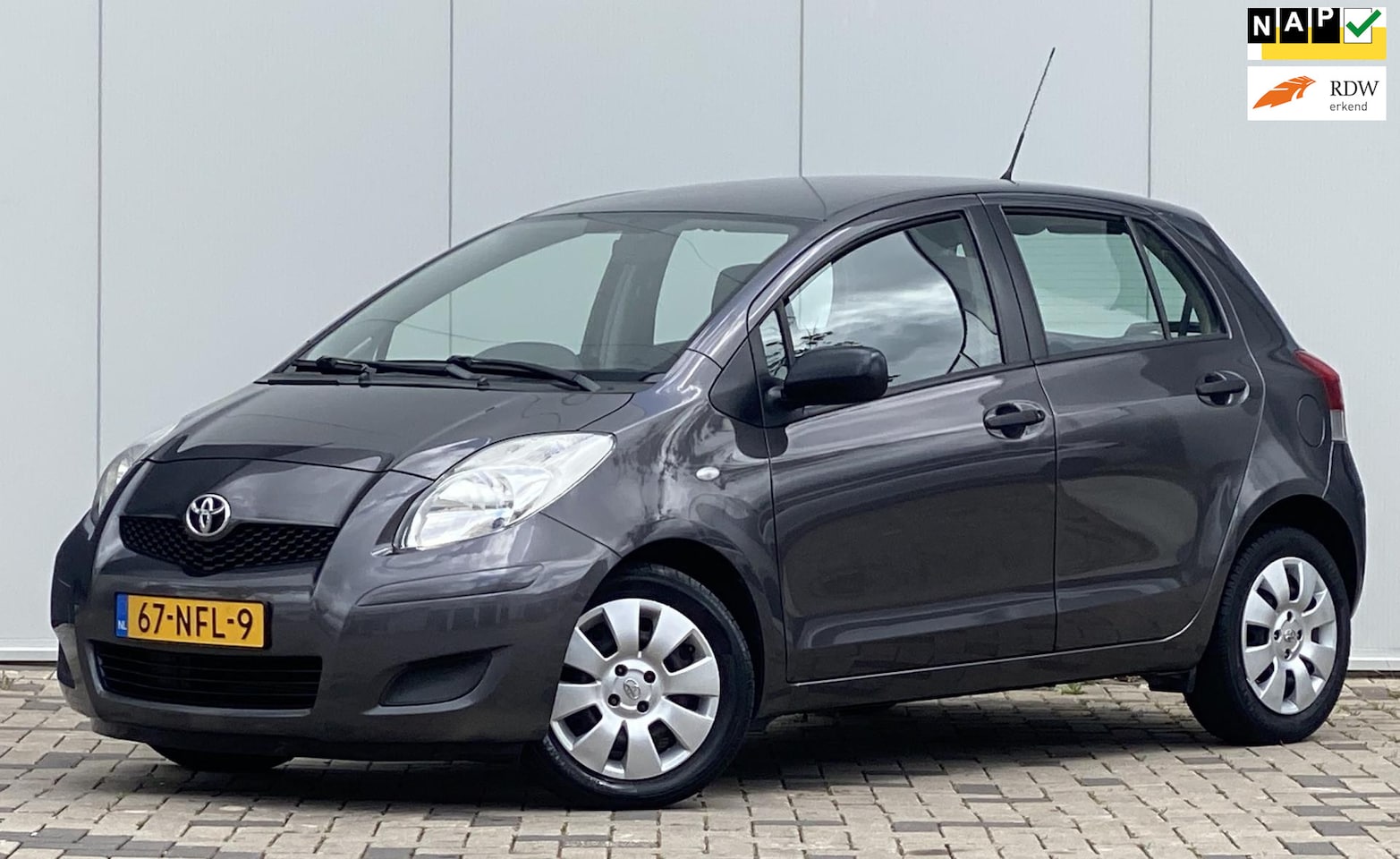 Toyota Yaris - 1.3 VVTi Comfort 5 deurs airco in nieuwstaat auto 1ste eigenaar - AutoWereld.nl