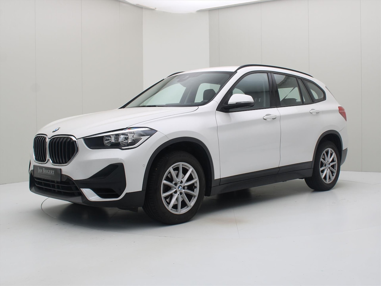 BMW X1 - sDrive18i 136pk Automaat Executive Business [ NAVIGATIE+LEDER+HUD+CLIMAAT+CRUISE+PDC ] - AutoWereld.nl