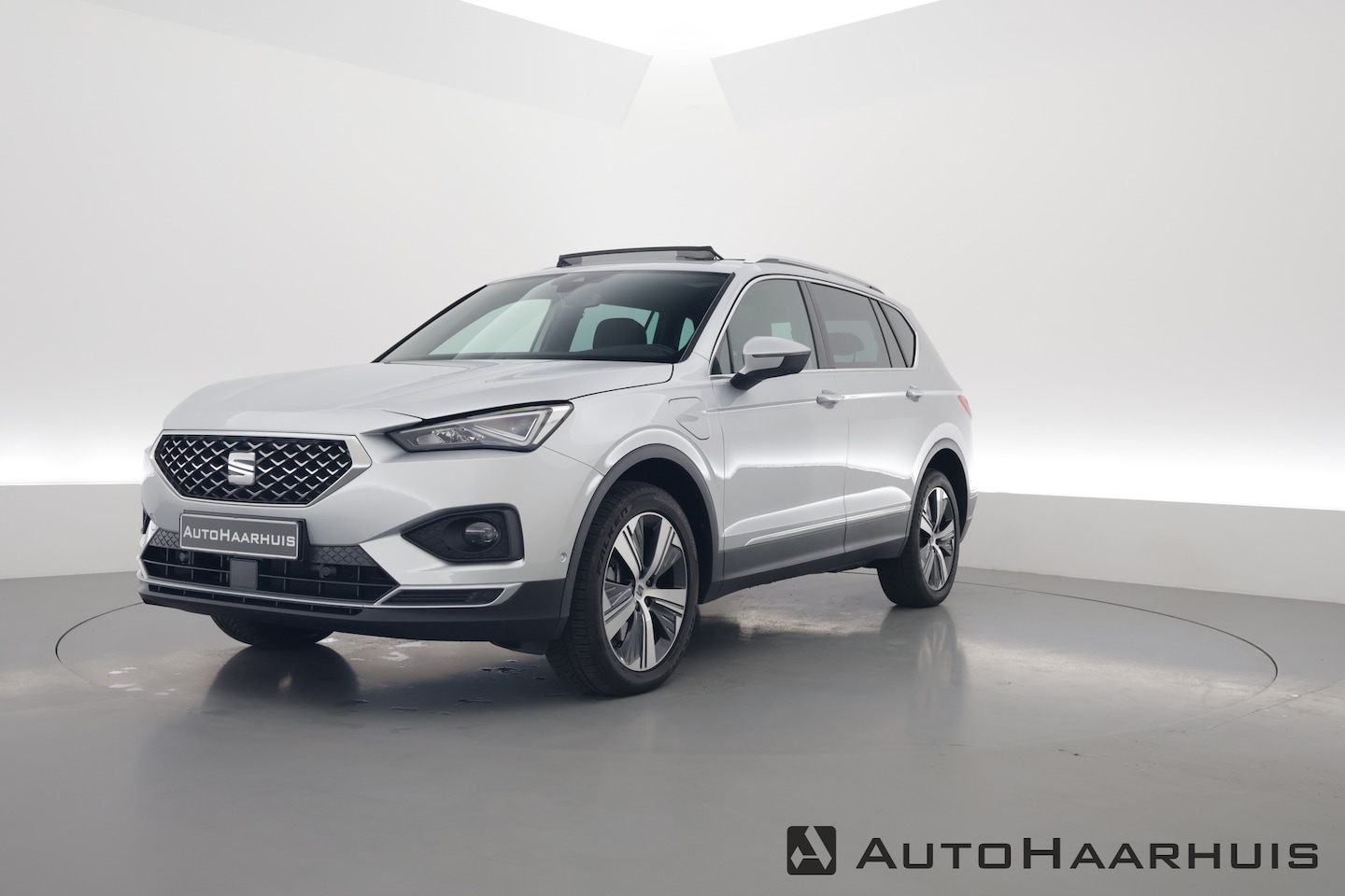 Seat Tarraco - 1.4 TSI e-Hybrid PHEV Xperience | Pano | Travel Assist | Stoel- Stuurverw. | Keyless | Cam - AutoWereld.nl