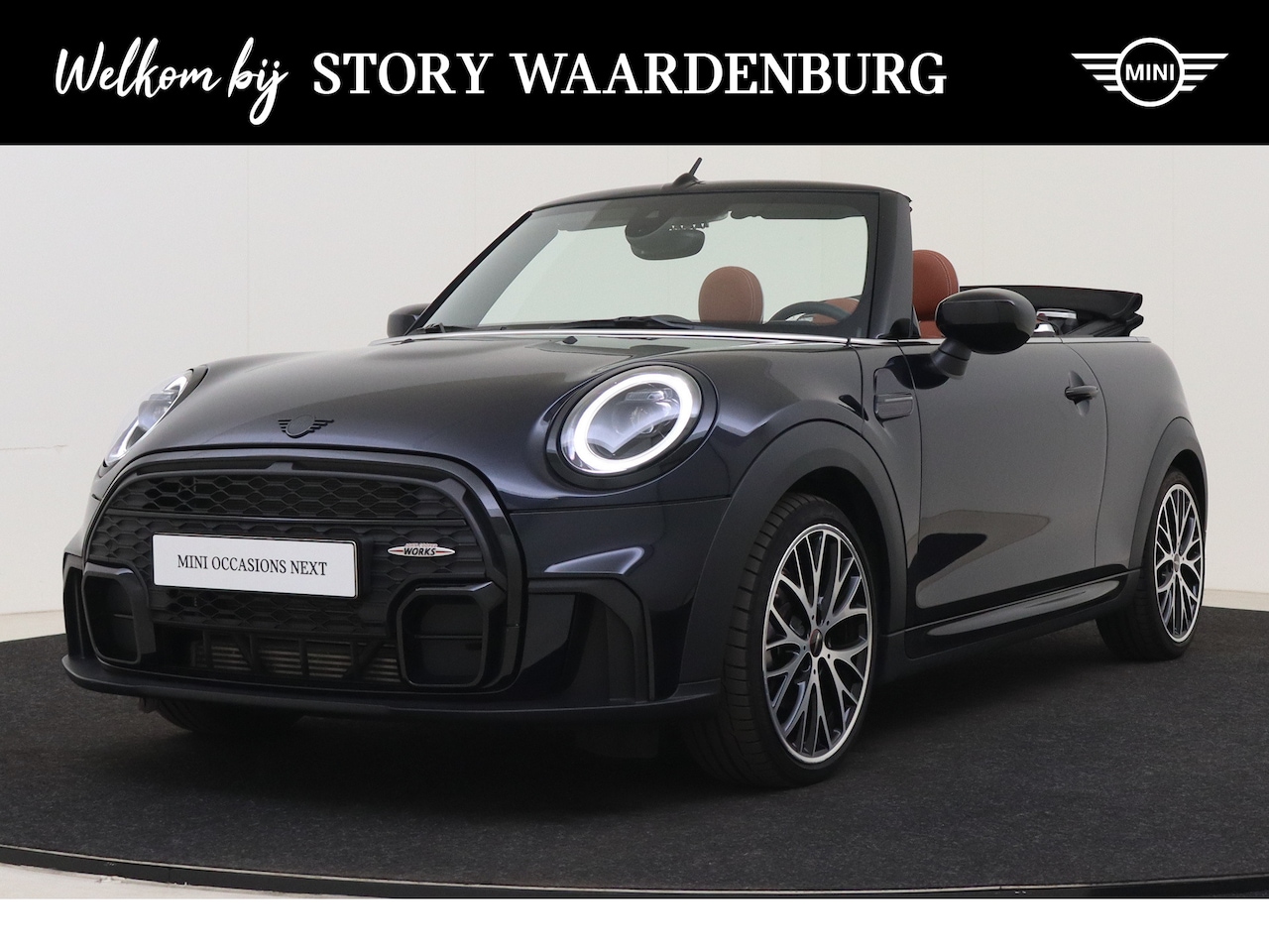 MINI Cabrio - Cooper JCW Automaat / Achteruitrijcamera / Sportstoelen / Adaptief onderstel / Comfort Acc - AutoWereld.nl