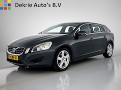 Volvo V60 - 1.6 T3 Momentum / Navi / Cruise-ctr / Lmv / Airco / Afn.trekhaak / Parkdistance / Apk nieu