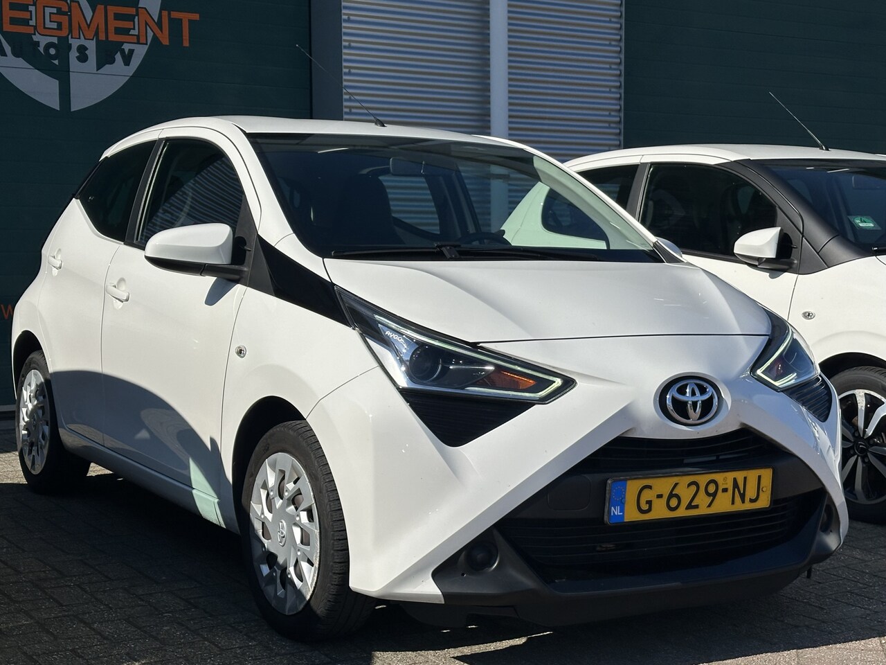 Toyota Aygo - 1.0 VVT-i x-play limited 1e eigenaar / Airco / Carplay / Camera / Nap - AutoWereld.nl