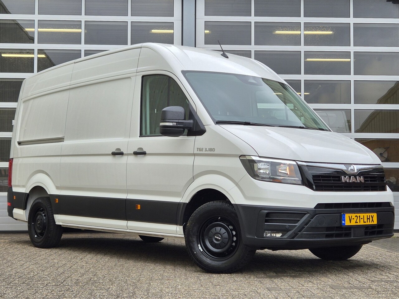 MAN TGE - BPM VRIJ 3.180 L3H3 | TREKHAAK | AUT | NIEUW MODEL - AutoWereld.nl