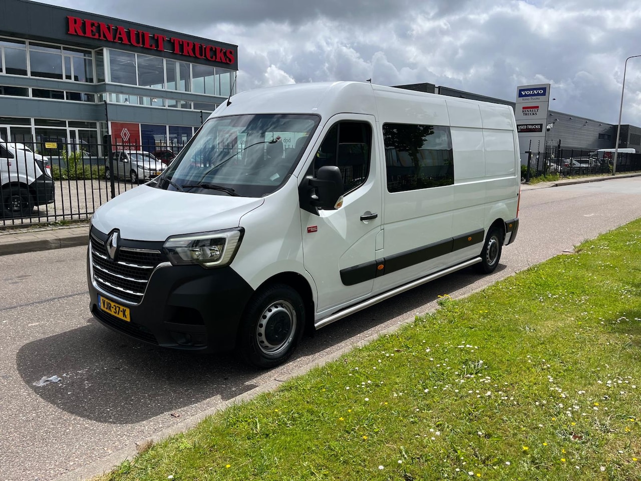 Renault Master - Red Edition L3 H2, Dubbel Cab, 180pk, Airco, Nav, Camera - AutoWereld.nl